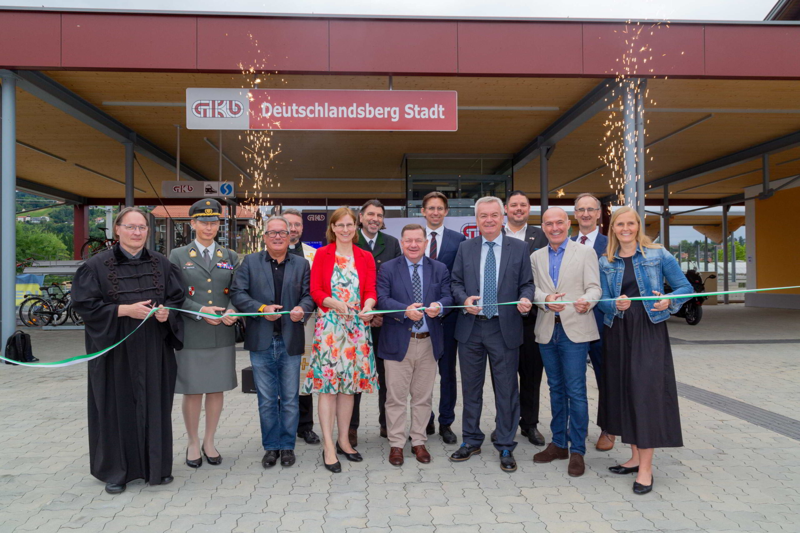 Frühschoppen bei der Eröffnung des neuen Bahnhofs